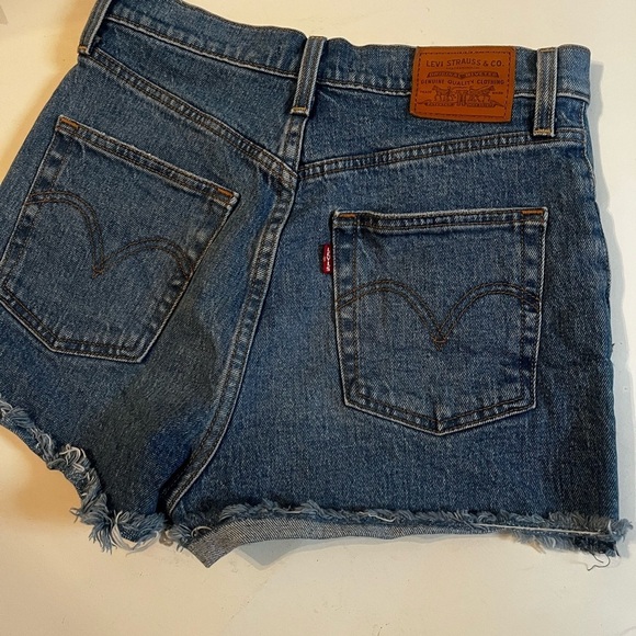 Levis Ribcage High Waisted Sz 26 Jean Shorts Premium Raw Hem Button Fly - Picture 3 of 10